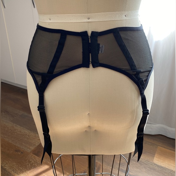 Mesh Garter Belt size S - Picture 2 of 3